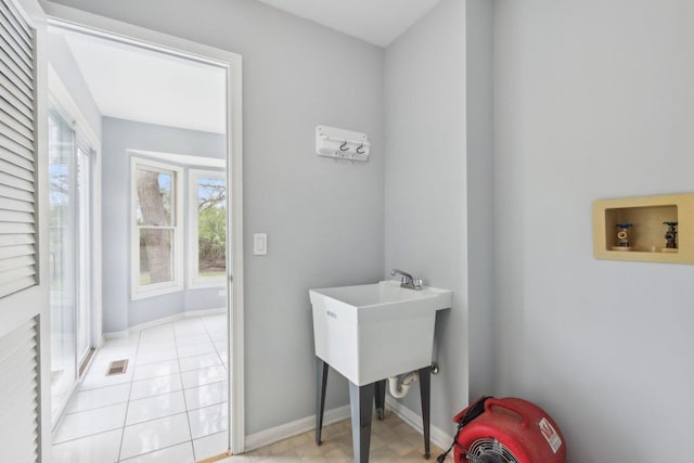1173 Lamb Ln, Gurnee, IL 60031 - laundry room featuring washer hookup and baseboards