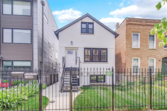 1520 N Campbell Ave, Chicago, IL 60622 - view of front of house featuring a fenced front yard