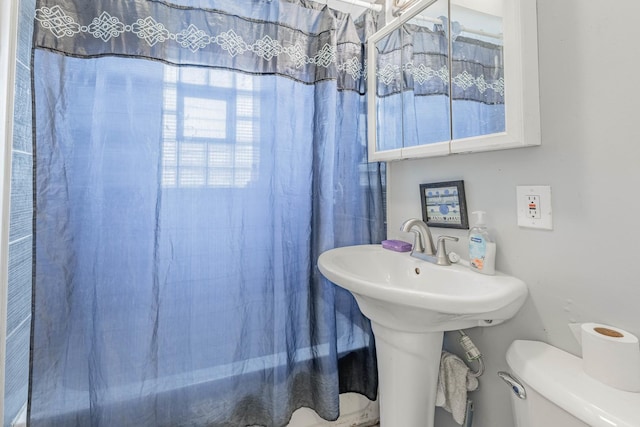 21 165th St, Calumet City, IL 60409 - bathroom with toilet