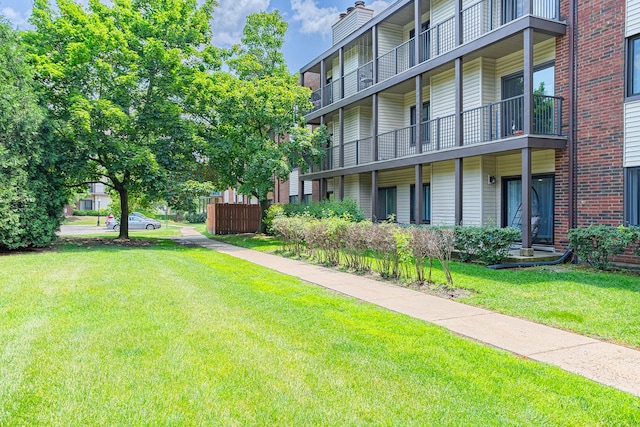 3070 Pheasant Creek Dr Unit 201, Northbrook, IL 60062 - surrounding community featuring a yard