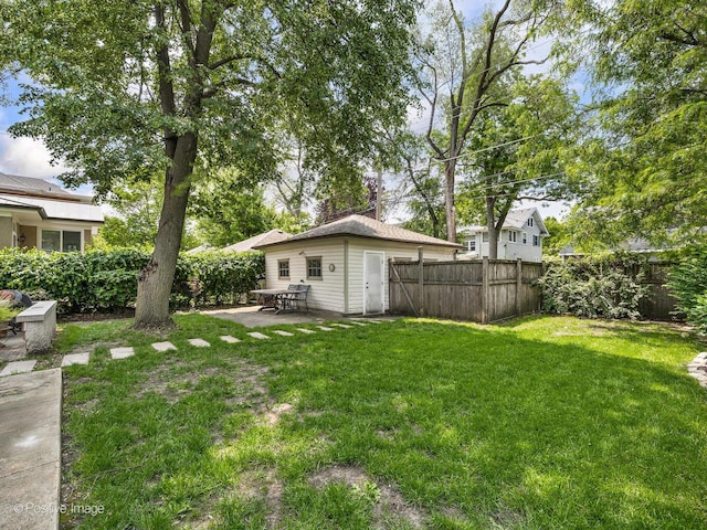 739 N E Ave, Oak Park, IL 60302 - view of yard featuring a patio