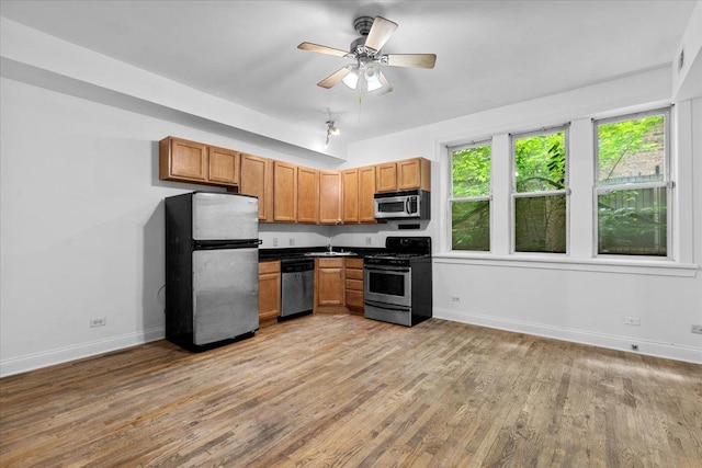 6812 N Wayne Ave Unit 1G, Chicago, IL 60626 - kitchen featuring appliances with stainless steel finishes, baseboards, light wood finished floors, and a sink