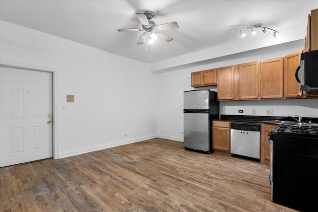 6812 N Wayne Ave Unit 1G, Chicago, IL 60626 - kitchen with stainless steel appliances, a ceiling fan, wood finished floors, and a sink