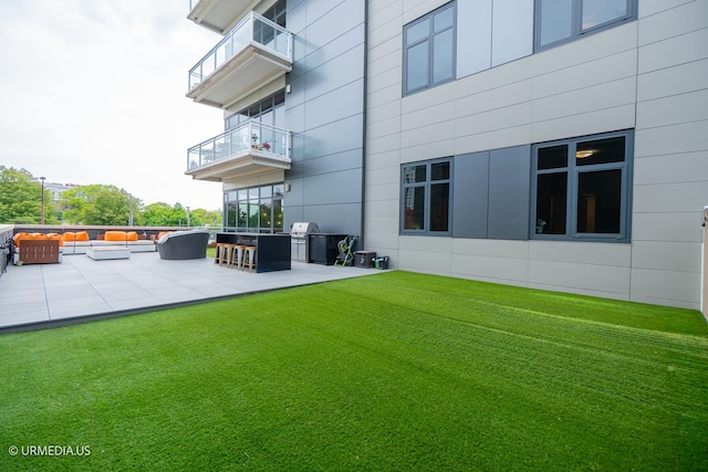 367 W Locust St Unit 202, Chicago, IL 60610 - view of yard featuring an outdoor hangout area and a patio area