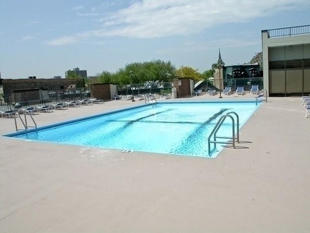 1850 N Clark St Unit 2106, Chicago, IL 60614 - community pool featuring a patio area