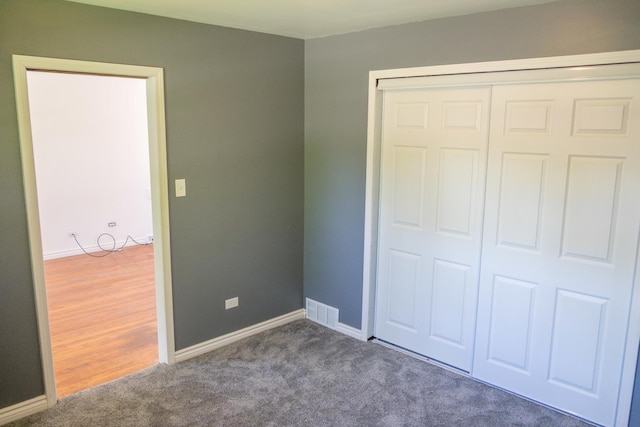 34 E 159th St, South Holland, IL 60473 - unfurnished bedroom with carpet floors, a closet, and baseboards