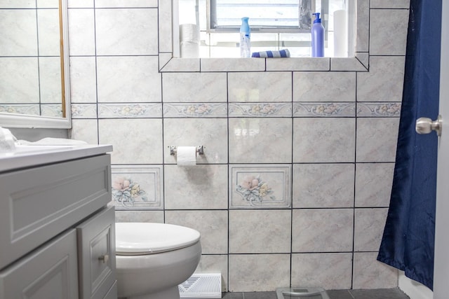 34 E 159th St, South Holland, IL 60473 - full bathroom featuring tile walls, vanity, toilet, and a shower with curtain