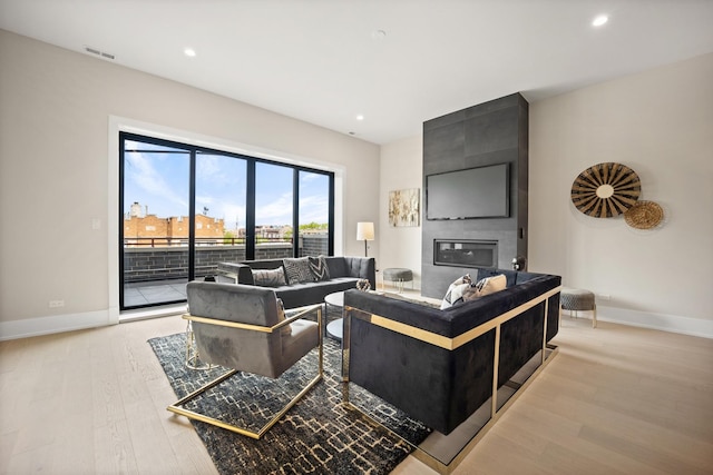 4343 N Richmond Ave Unit 3N, Chicago, IL 60618 - living room featuring light wood-style floors, baseboards, and recessed lighting