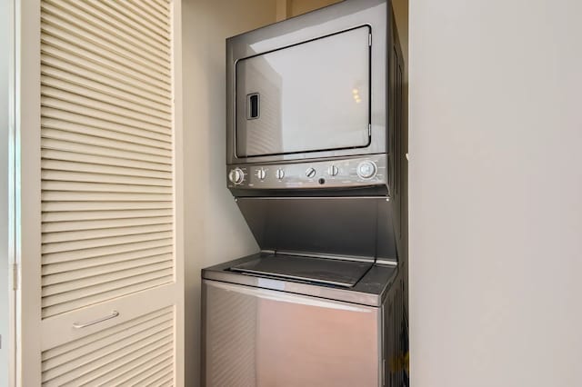 645 N Kingsbury St Unit 1203, Chicago, IL 60654 - laundry area featuring stacked washer and clothes dryer