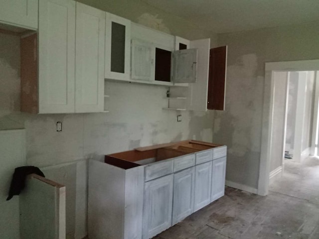 2324 W Wiswall St, Peoria, IL 61605 - kitchen with white cabinets