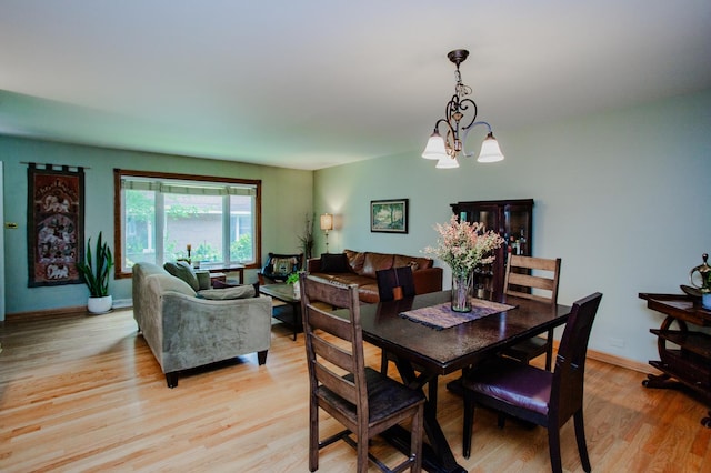 612 S Blvd Unit C, Evanston, IL 60202 - dining space featuring a chandelier and light wood-style floors