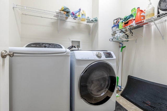 1430 Mcclellan Ct, Lindenhurst, IL 60046 - laundry area with washing machine and dryer and tile patterned floors