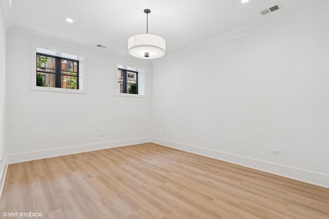 2118 N Sheffield Ave Unit 1, Chicago, IL 60614 - empty room featuring light wood finished floors, plenty of natural light, ornamental molding, and recessed lighting