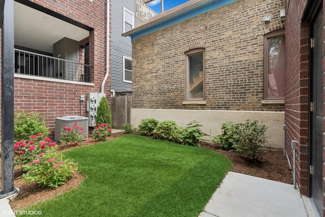 2118 N Sheffield Ave Unit 1, Chicago, IL 60614 - view of green lawn