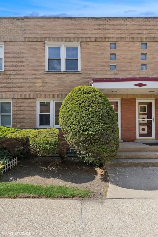 221 S Maple Ave Unit C, Oak Park, IL 60302 - photo 2