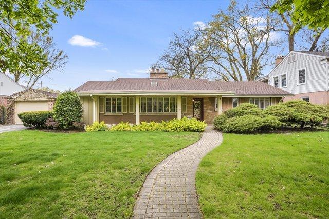 1314 S Chester Ave, Park Ridge, IL 60068 - ranch-style house featuring a front yard and a chimney