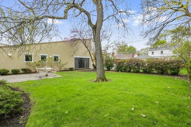 1314 S Chester Ave, Park Ridge, IL 60068 - view of grassy yard with a patio area