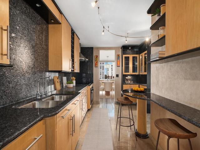 1 E Schiller St Unit 8B, Chicago, IL 60610 - kitchen with a sink, decorative backsplash, dark stone countertops, a breakfast bar, and oven