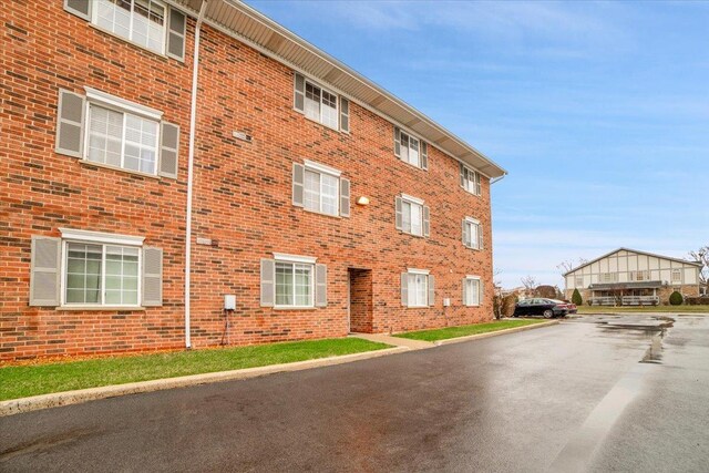 6719 W White Tailed Ln Unit 3E, Tinley Park, IL 60477 - view of building exterior with uncovered parking
