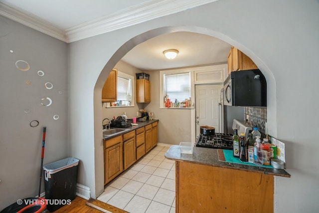 22 S Austin Blvd, Oak Park, IL 60302 - kitchen featuring stainless steel microwave, stove, dark countertops, arched walkways, and ornamental molding