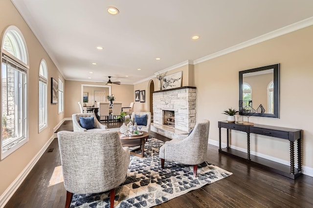 406 Lauder Ln, Inverness, IL 60067 - living room featuring wood finished floors, baseboards, a ceiling fan, recessed lighting, and crown molding