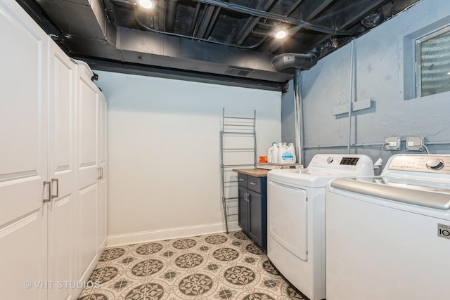 13103 W Beaver Lake Dr, Homer Glen, IL 60491 - washroom with washing machine and dryer and cabinet space