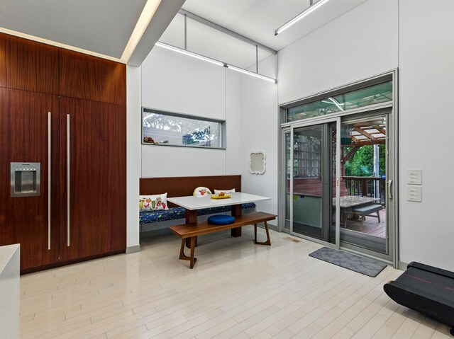 7415 W Main St, Niles, IL 60714 - community lobby with a high ceiling