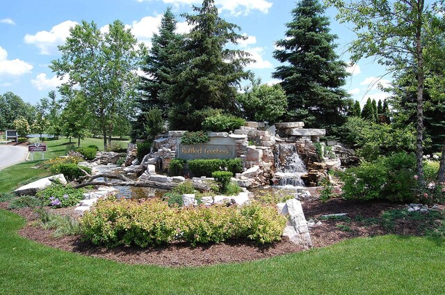 14151 131st St, Lemont, IL 60439 - view of green lawn