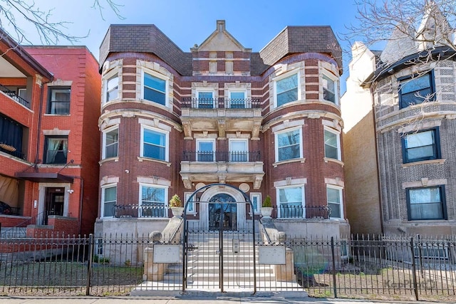 4520 S King Dr Unit 4B, Chicago, IL 60653 - view of front of house featuring a fenced front yard and a gate