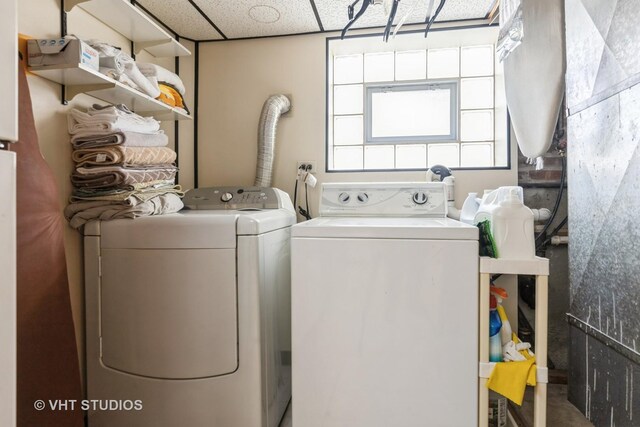 5341 S Austin Ave, Chicago, IL 60638 - laundry room featuring washer and clothes dryer