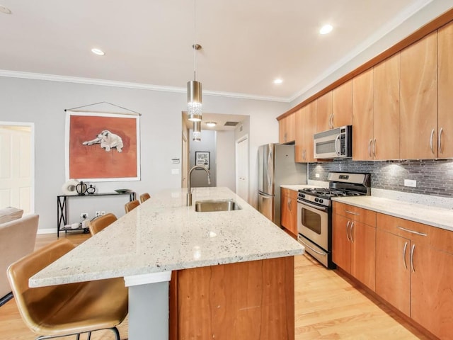 834 N Wood St Unit 2N, Chicago, IL 60622 - kitchen featuring appliances with stainless steel finishes, a sink, a kitchen bar, backsplash, and crown molding