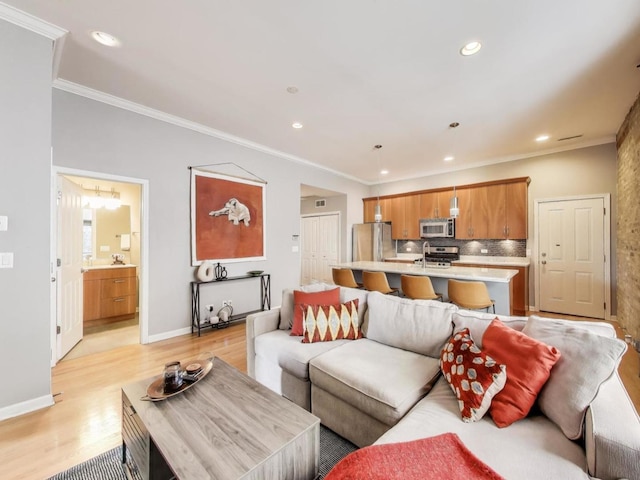 834 N Wood St Unit 2N, Chicago, IL 60622 - living room with crown molding, light wood-style flooring, recessed lighting, and baseboards