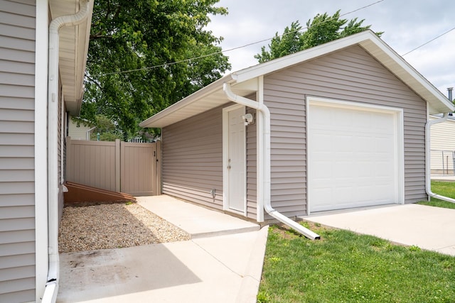 521 Armeida St, Dixon, IL 61021 - detached garage with concrete driveway