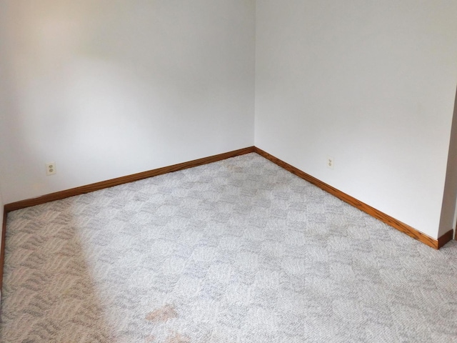 829 Blackhawk Blvd, South Beloit, IL 61080 - empty room featuring carpet floors and baseboards