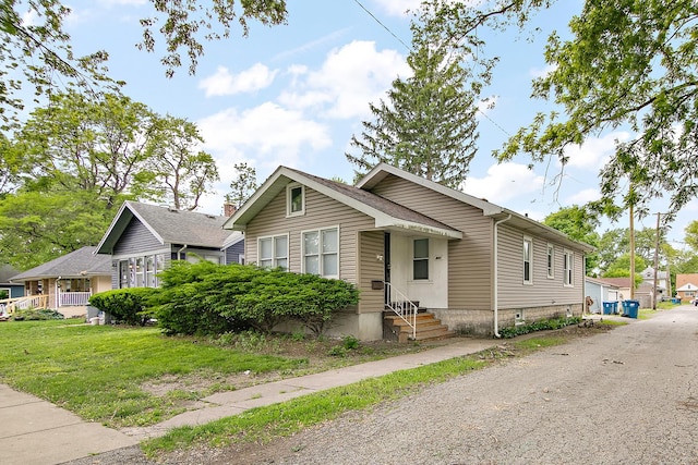487 S Lincoln Ave, Kankakee, IL 60901 - view of front of home featuring entry steps and a front yard