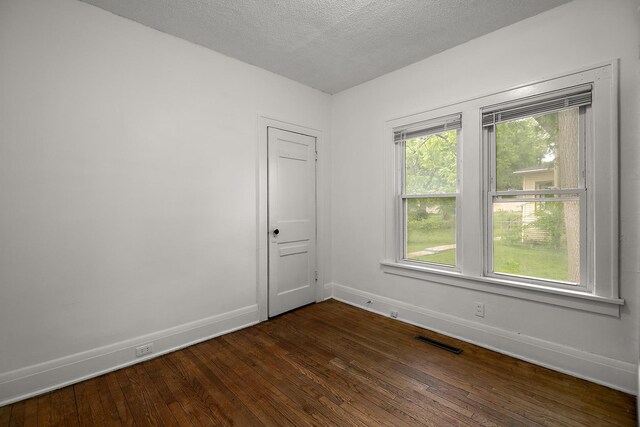 487 S Lincoln Ave, Kankakee, IL 60901 - unfurnished room with baseboards, dark wood finished floors, and a textured ceiling