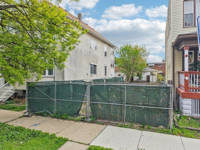 6131 N Wolcott Ave, Chicago, IL 60660 - photo 1