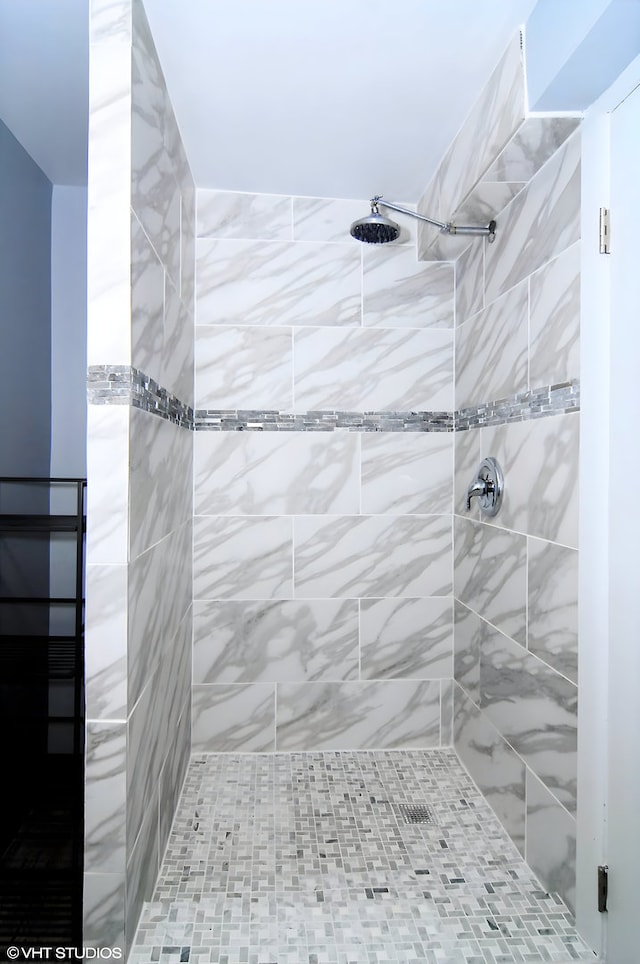 2307 S Leavitt St, Chicago, IL 60608 - full bathroom featuring tiled shower