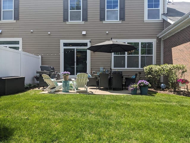 769 N Winchester Dr, Palatine, IL 60067 - back of property with a patio