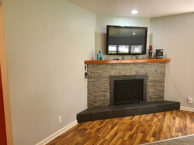 100 Watson Ave, Oglesby, IL 61348 - detailed view of baseboards, a fireplace, wood finished floors, and recessed lighting