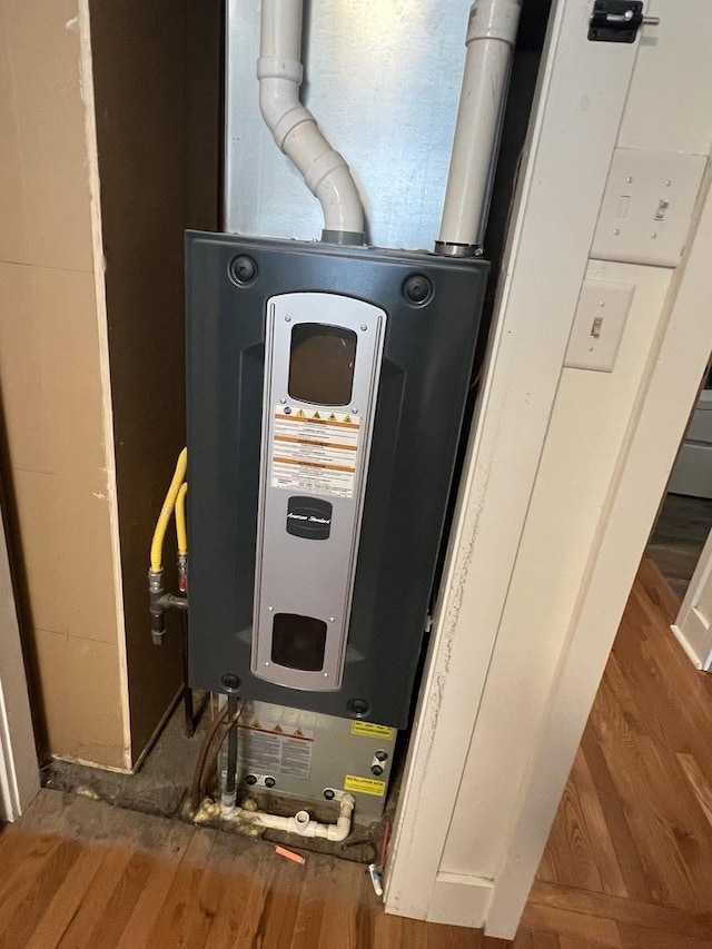 806 N Elizabeth St, Clinton, IL 61727 - utilities featuring water heater