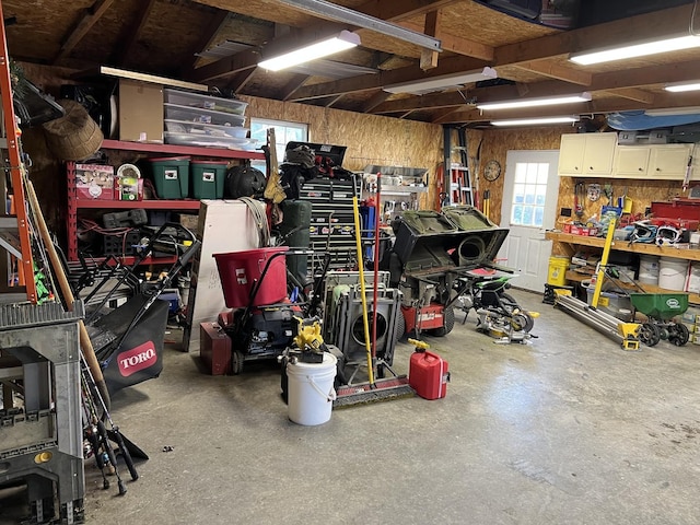 806 N Elizabeth St, Clinton, IL 61727 - garage with a workshop area