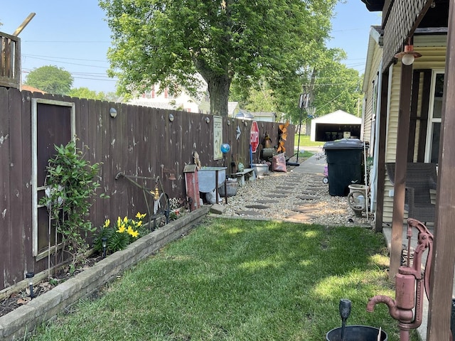 806 N Elizabeth St, Clinton, IL 61727 - view of yard