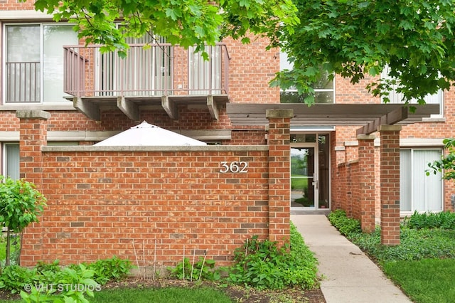 362 Kelburn Rd Unit 124, Deerfield, IL 60015 - entrance to property with a balcony and brick siding