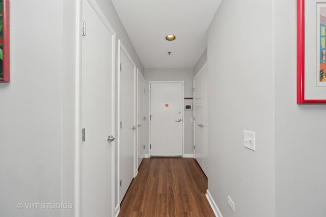 362 Kelburn Rd Unit 124, Deerfield, IL 60015 - hallway featuring wood finished floors, baseboards, and recessed lighting