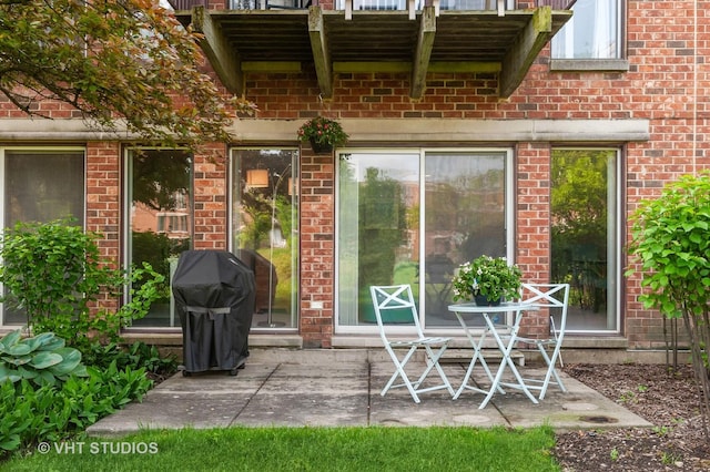362 Kelburn Rd Unit 124, Deerfield, IL 60015 - property entrance featuring brick siding and a patio area