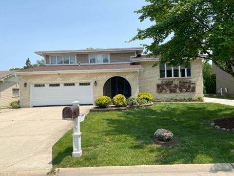 473 S Edgewood Ave, Wood Dale, IL 60191 - split level home featuring driveway, a front lawn, and brick siding
