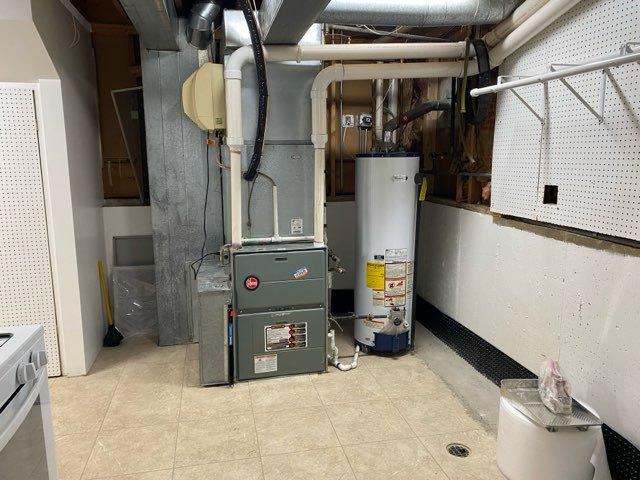 473 S Edgewood Ave, Wood Dale, IL 60191 - utility room with gas water heater and heating unit