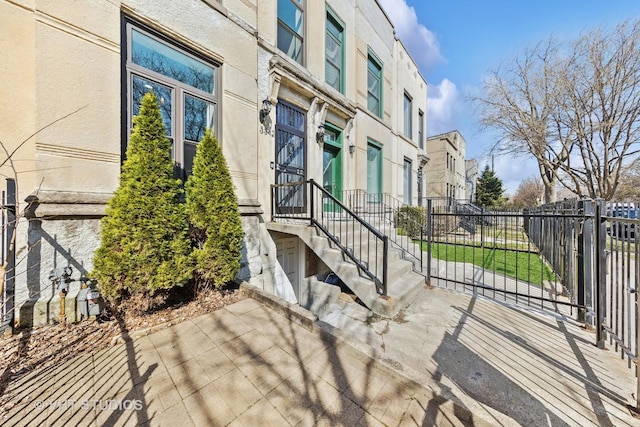 3342 S Giles Ave, Chicago, IL 60616 - property entrance with a residential view