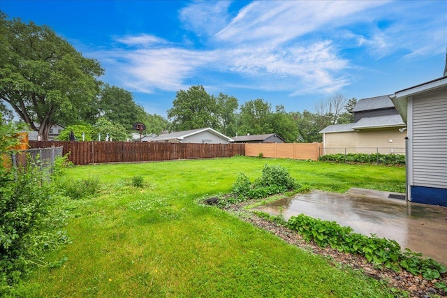 913 N Mason St, Bloomington, IL 61701 - view of yard with a patio
